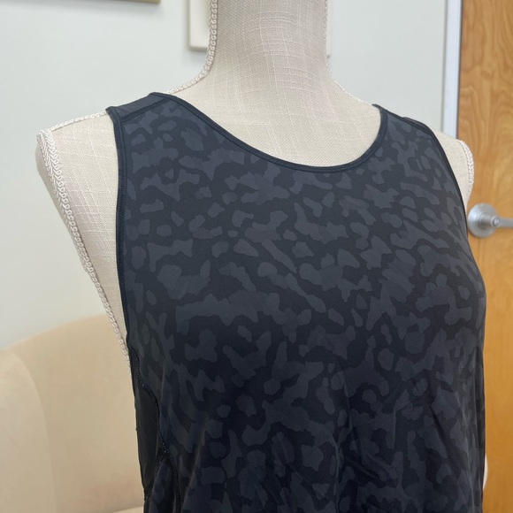 LULULEMON LEOPARD PRINT TOP WITH MESH DETAILING ON THE BACK 🐆😸 🐆😸🐆 - Picture 6 of 6
